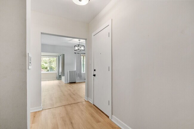 Foto del edificio - 918 W Sunnyside Ave