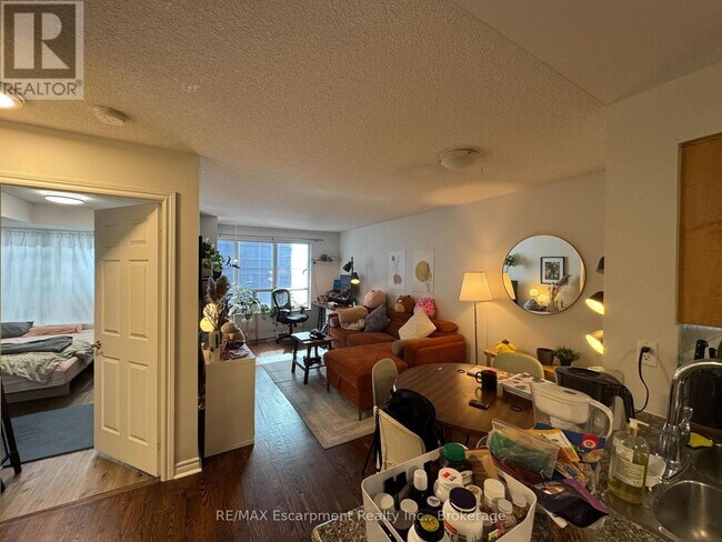 Photo du bâtiment - 270 Wellington St W