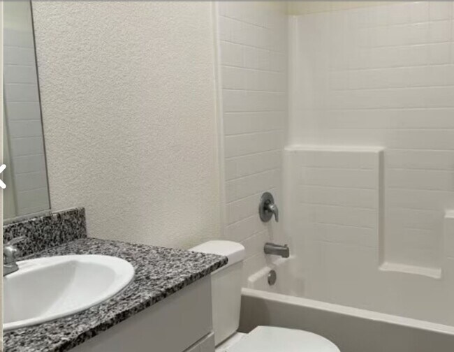 Building Photo - 3BR 2Ba House w/fenced yard and garage nea...