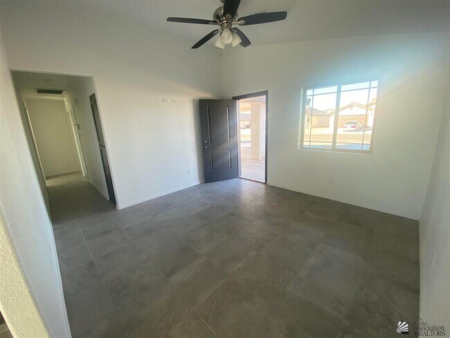 Building Photo - 4655 E Los Olivos Dr