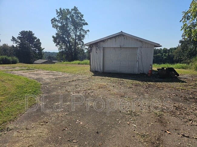 Building Photo - 775 Asheville Hwy