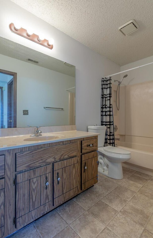 Foto del edificio - 2317 Highland Hill Dr