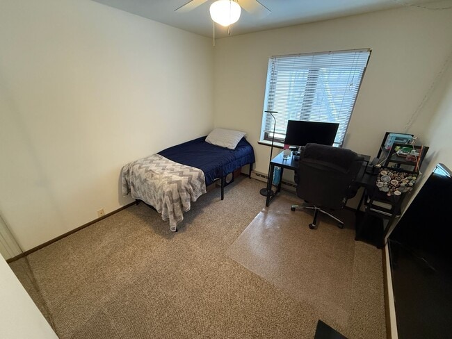 Building Photo - 425 E Henry Clay St