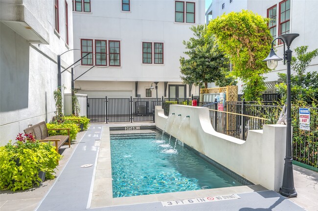 Building Photo - 266 E 28th St