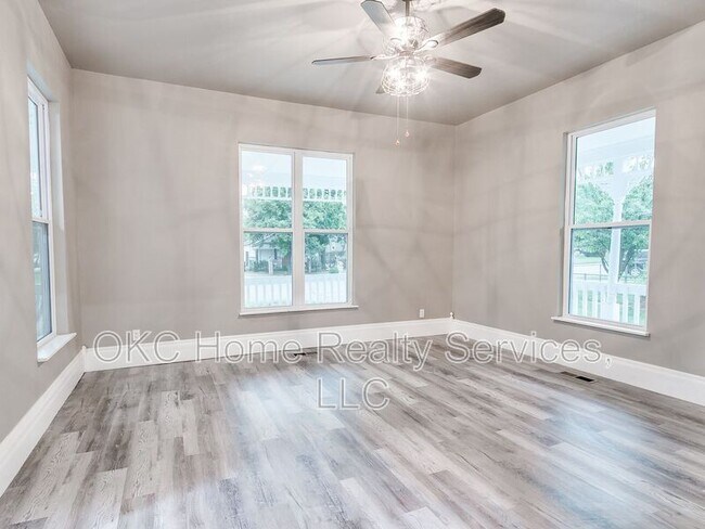 Foto del edificio - 503 E Springer Ave