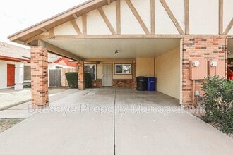 Building Photo - 3229 E Crescent Ave