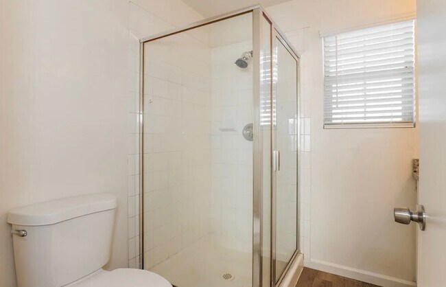 Foto del edificio - 704 Gibson St