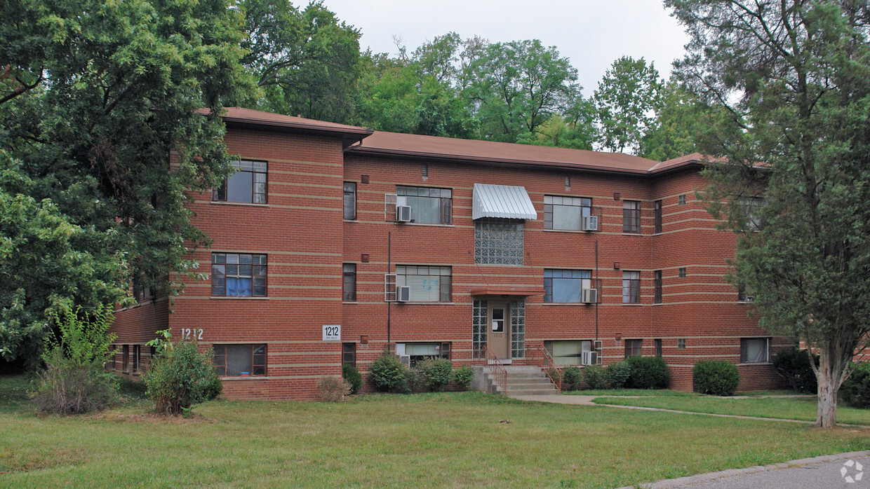 Primary Photo - 1212 Far Hills Dr
