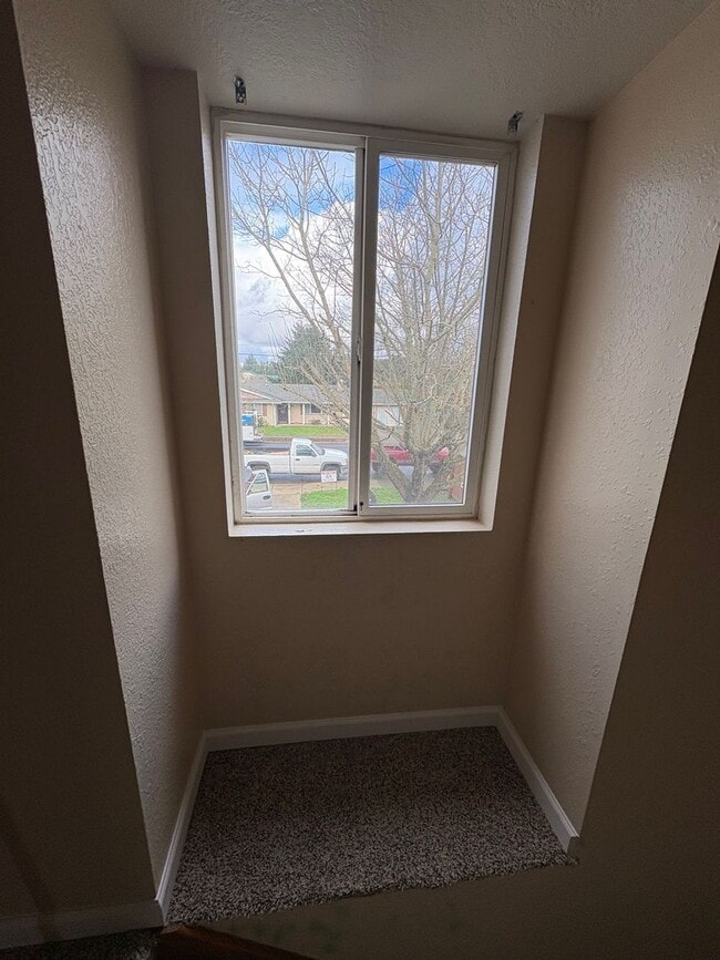 Building Photo - 00720-1096/1098 W. Regis St.