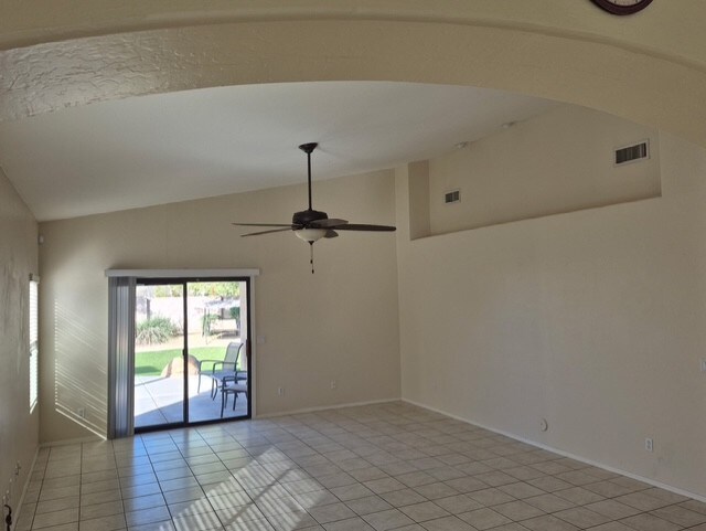 Foto del edificio - 1870 E Drake Dr