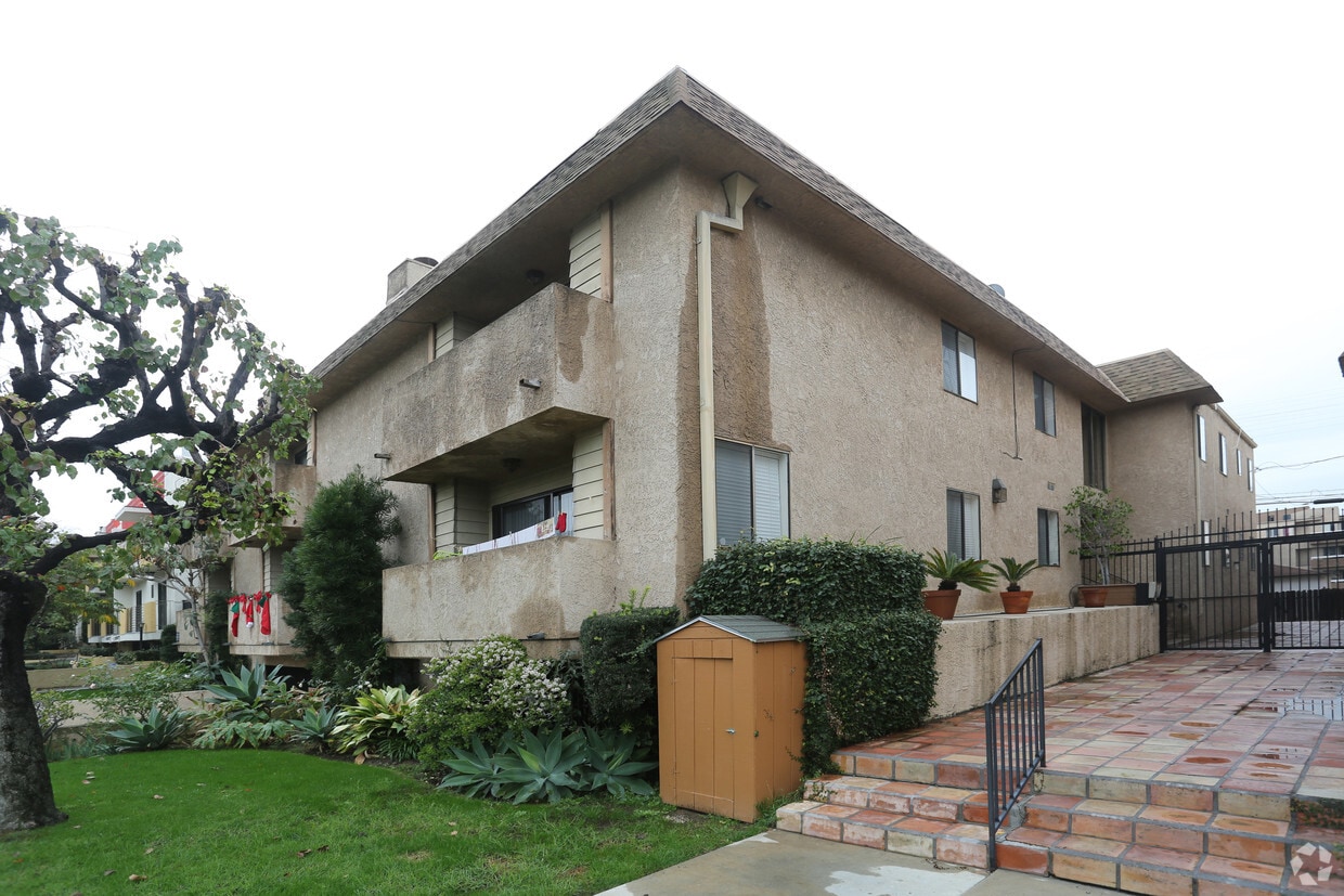 Building Photo - Lawler Street