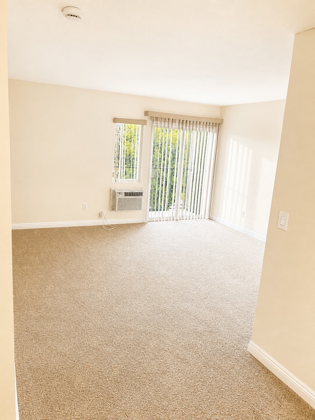 Building Photo - 4860 Rolando Ct