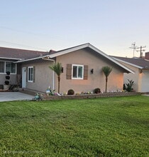 Building Photo - 1205 W Vesta St