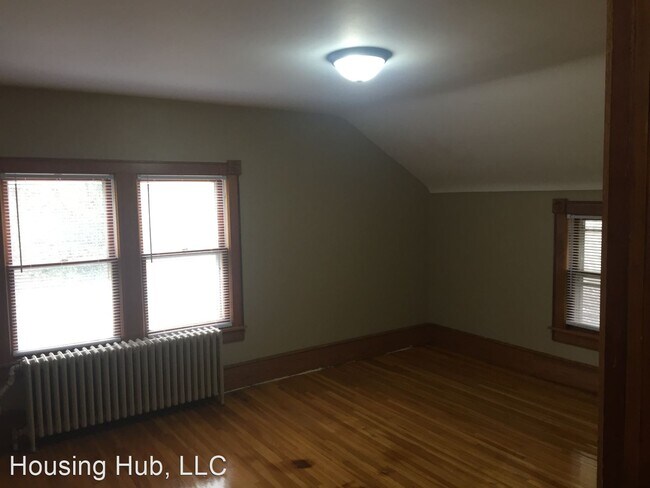 Building Photo - 3 br, 1.5 bath House - 547 Michigan St.