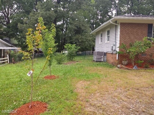 Building Photo - 3 br, 2 bath House - 7228 Bentley Cir