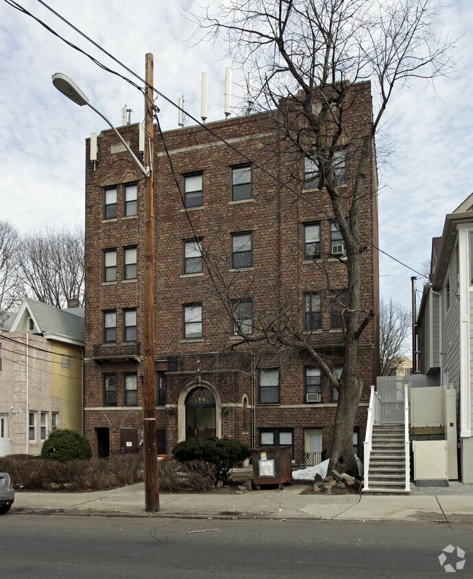 Building Photo - 794 Anderson Ave