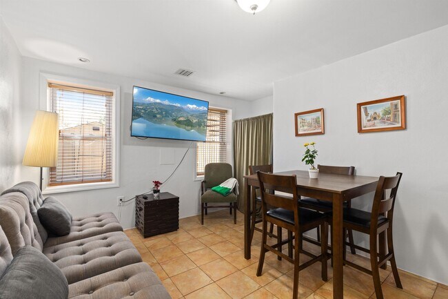 Foto del edificio - 241 Marin Blvd