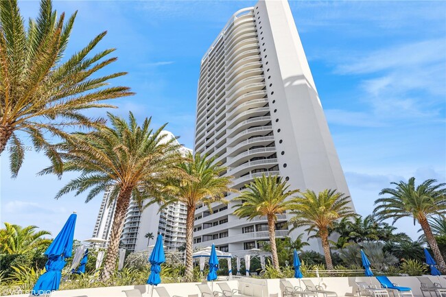 Building Photo - 3000 Island Blvd