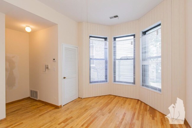 Foto del edificio - 2 bedroom in Chicago IL 60657