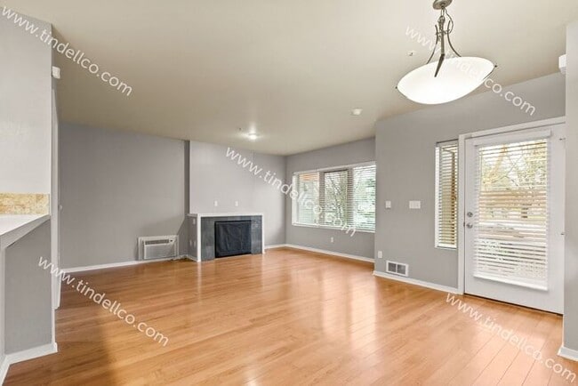 Building Photo - Luxurious 1BR/1BA Condo in Matthew Frank Community - Your Ideal Urban Retreat! (W/S/G included)