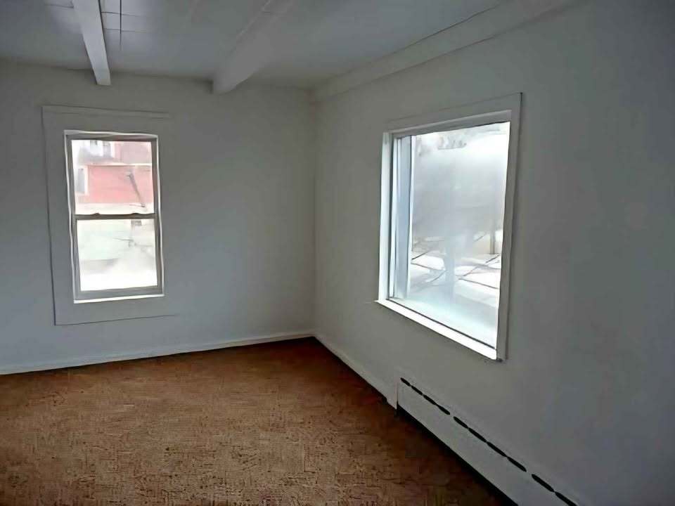 Building Photo - 115 3rd St S