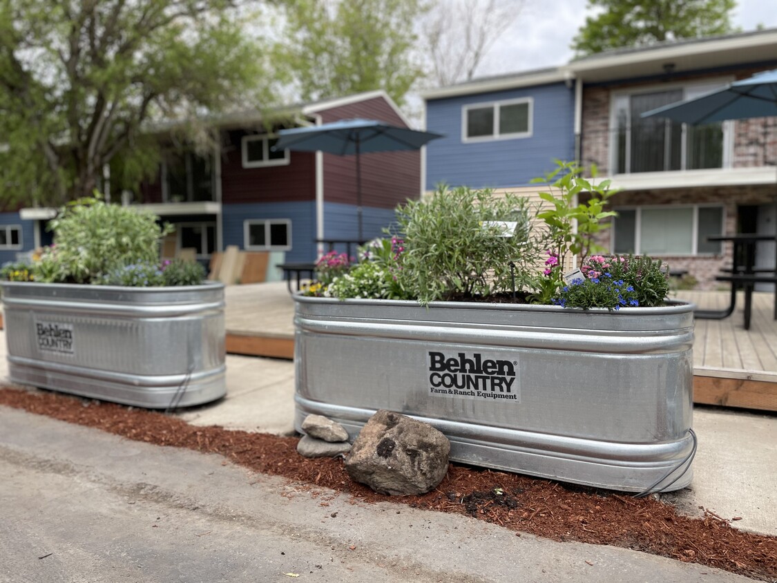 Primary Photo - Fairfield Park Apartments