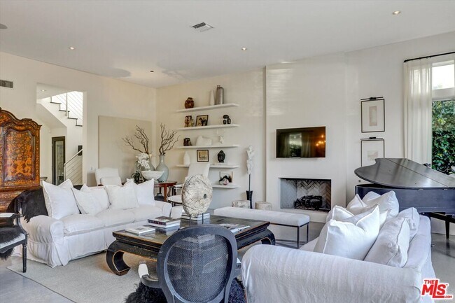 Foto del edificio - 2425 Clement Ave