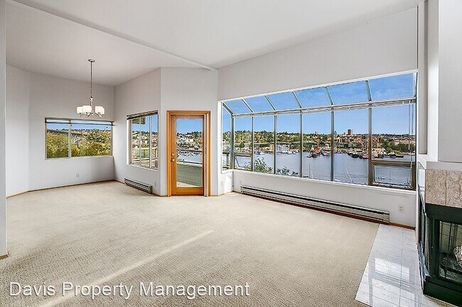 Building Photo - 2 br, 2 bath House - 2522 Dexter AVE N, #301