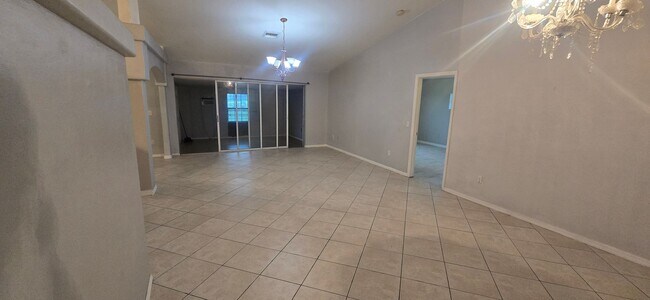 Building Photo - Huge Three Bedroom- 2 bath + den, 2 car ga...