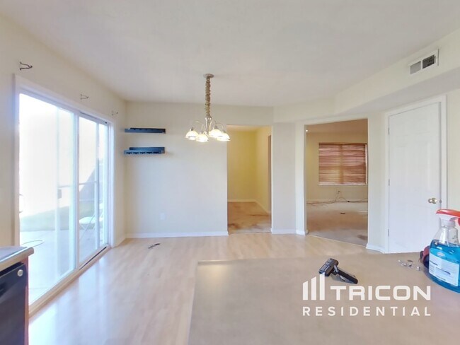 Foto del edificio - 8146 Birchfield Dr