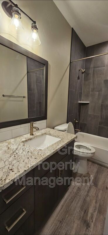 Building Photo - 438 Tapitio Dr
