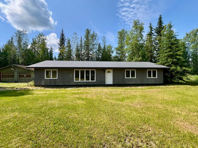 Building Photo - 3 Bedroom Home / 2-Car Garage / No Pets