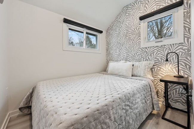 Building Photo - 2015 Water St