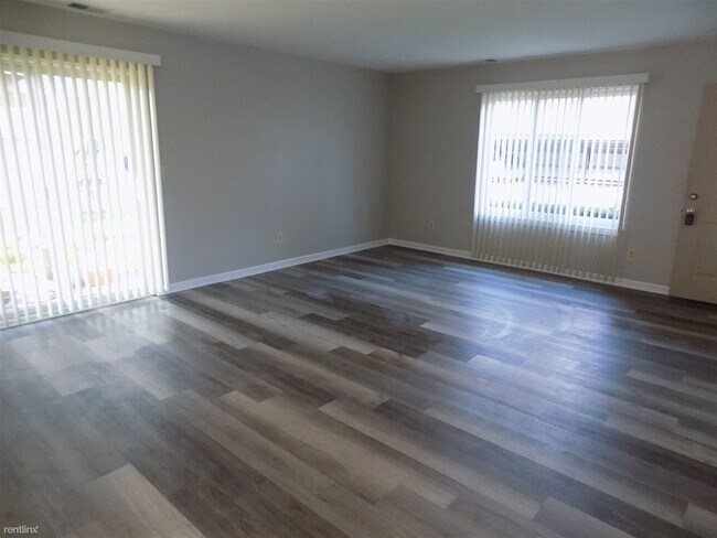 Building Photo - 2 br, 1 bath Condo - 38541 Wellington Dr