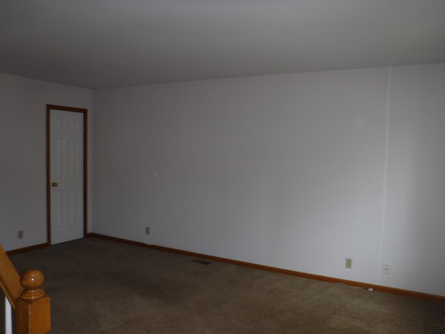 Living room - 4012 Beacon Hill Ct