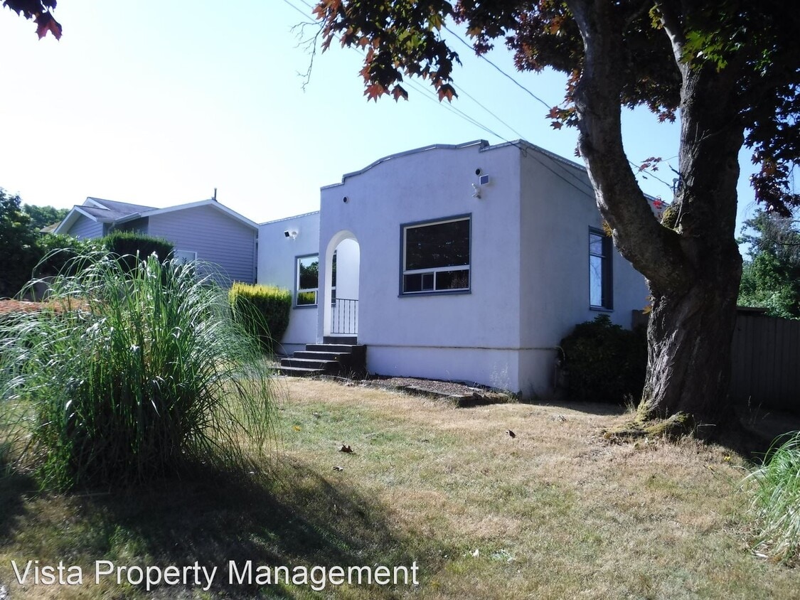 Primary Photo - 3 br, 1 bath House - 414 E Division Ln
