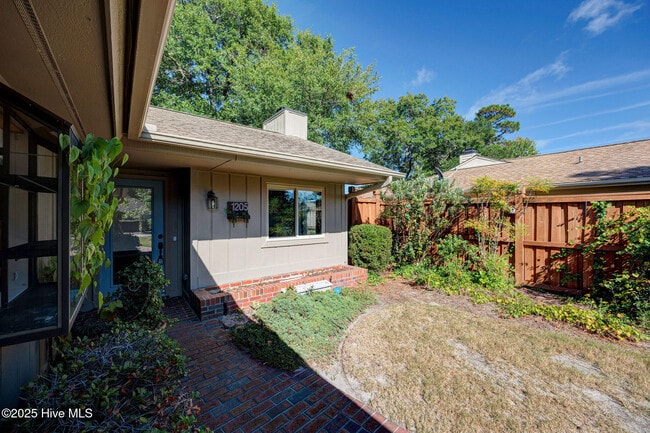Building Photo - 1205 2 Mile Cir W