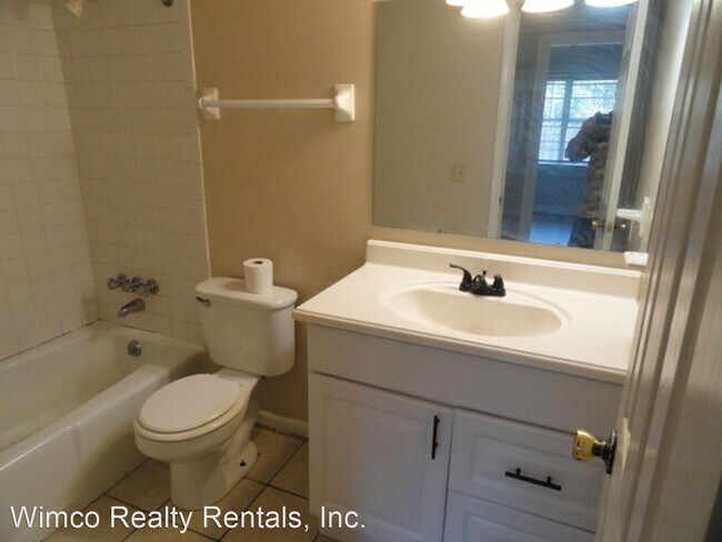 Building Photo - 605 Colonial Dr