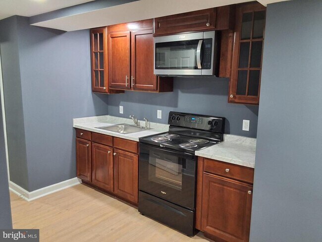 Foto del edificio - 5011 Woodland Blvd