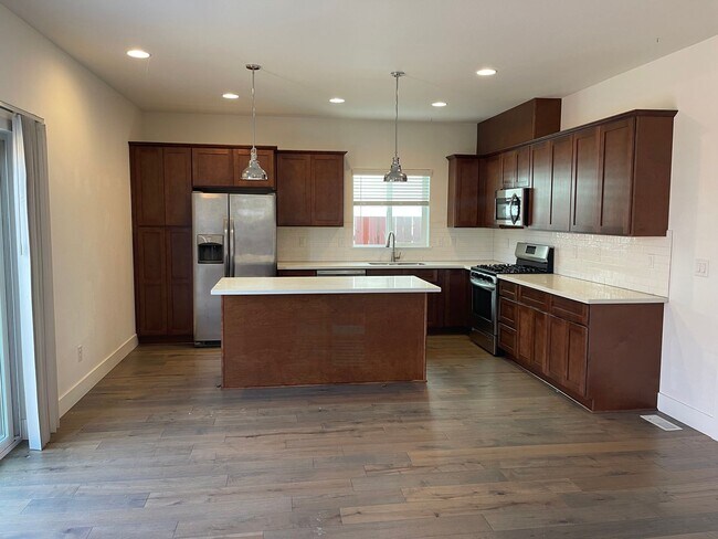 Building Photo - DKN1459