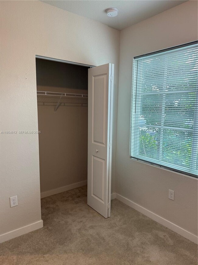 Foto del edificio - 585 NW 11th St