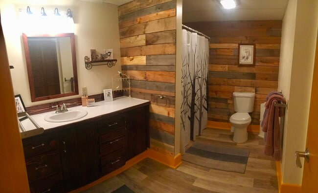 Full bath - 21218 NE 232nd Ave