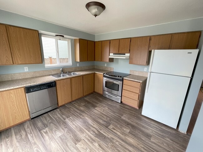 Kitchen - 10 107th St SE