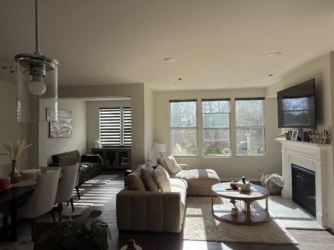 Foto del edificio - 421 Addison Cir