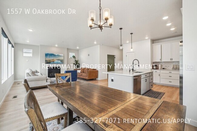 Foto del edificio - 1557 W Oakbrook Dr