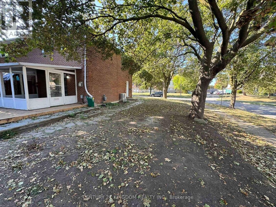 Photo principale - 137 Jansen Ave
