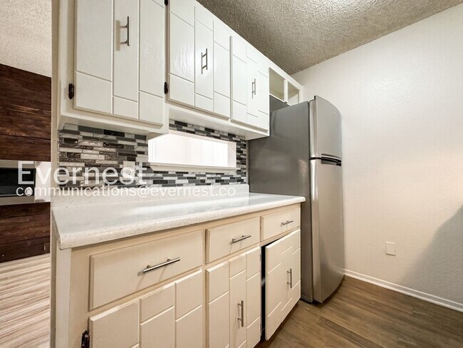 Foto del edificio - 1 Bed, 1 Bath Condo with Modern Amenities / Available Soon!
