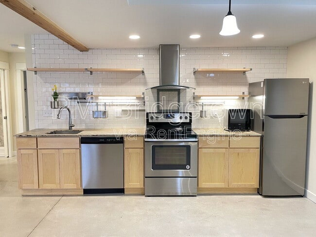 Building Photo - 1531 SE 48th Av