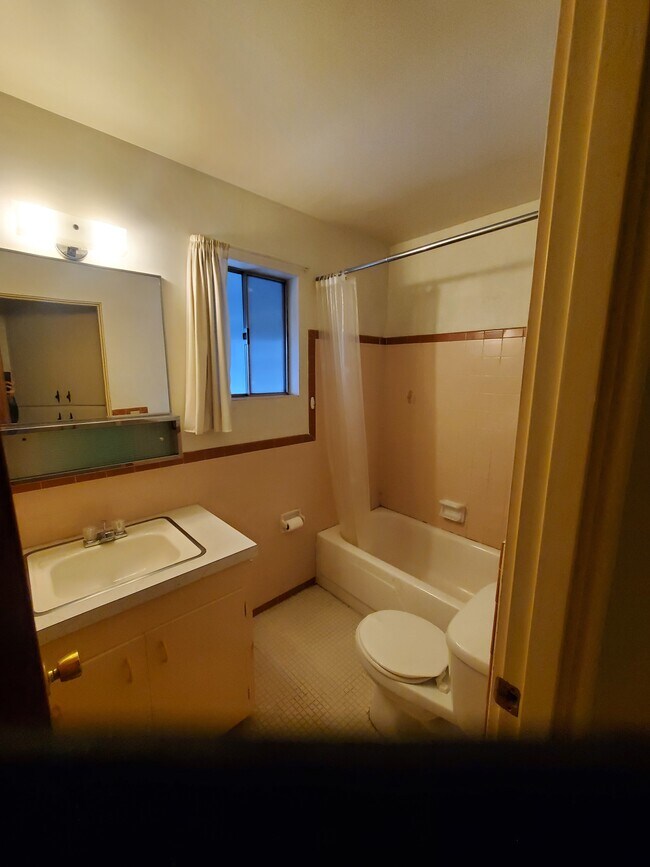 Foto del edificio - 1245 NE 6th St