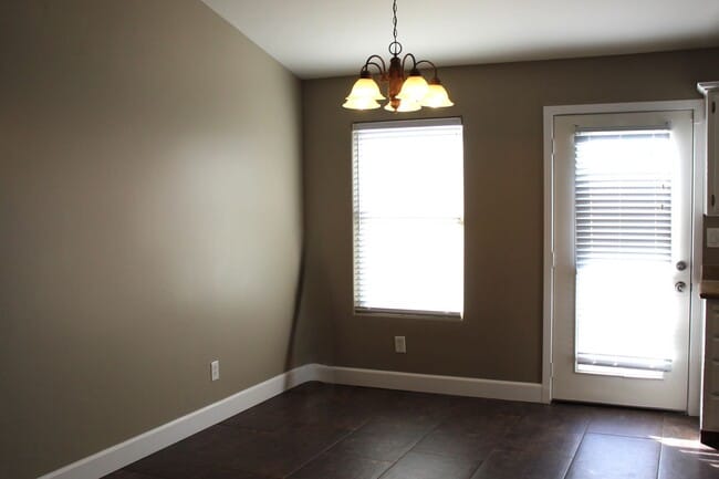 Building Photo - Large Home for Rent Bakersfield, CA